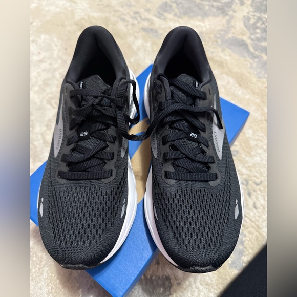 Brooks Sneakers - Picture 2 of 6